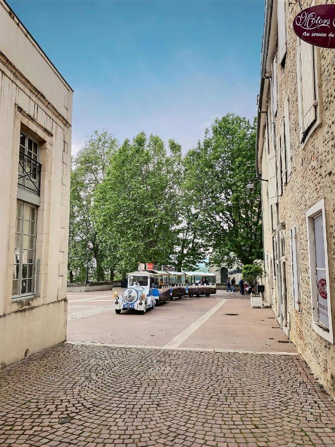 Vue Magique Sur Le Chateau Dans Un Quartier Populaire Pau Esterno foto